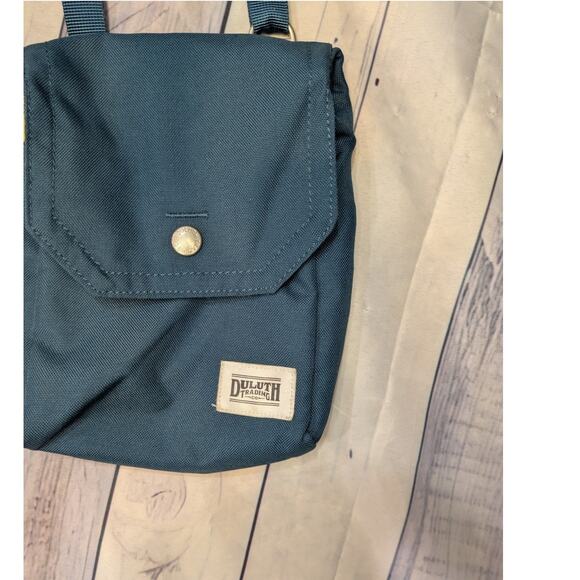 Duluth Trading Co. Slingalong Small Fold Over Bag - Picture 3 of 8